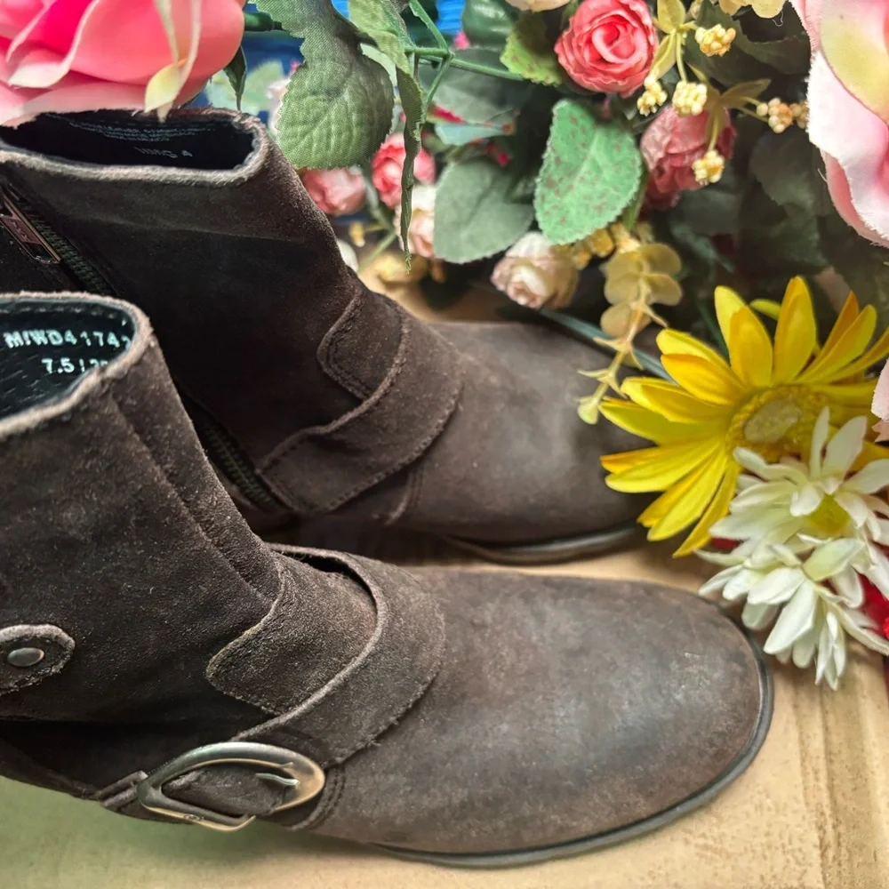 Born Galene Rustic Suede Boots - Picture 2 of 7
